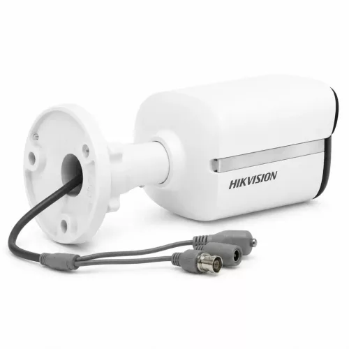 Hikvision DS-2CE10KF0T-LFS ColorVu biztonsági kamera színes éjjellátással (5MP, kültéri, hibrid LED, 2.8mm, IP67, mikrofon)